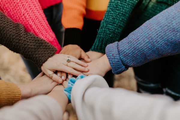 Signe de cohésion de groupe avec les main